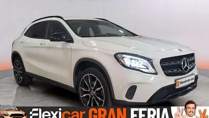 Usado Mercedes GLA180 AMG line 122 CV (89 kW) 2017 Blanco SUV