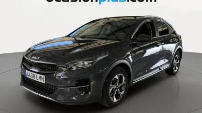 Käytetty Kia XCeed 120 HP (88 kW) 2021 Harmaa Katumaasturi