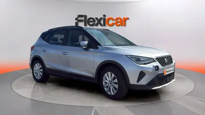 Usado Seat Arona Style 110 CV (80 kW) 2023 Gris SUV