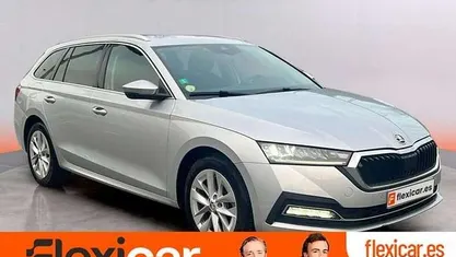 Gris Usado 2022 Skoda Octavia Ambition Utilitario | 16.390 € (Buen precio)