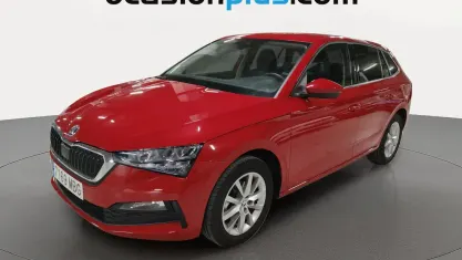 Usado Skoda Scala Ambition 110 CV (80 kW) 2022 Rojo Utilitario