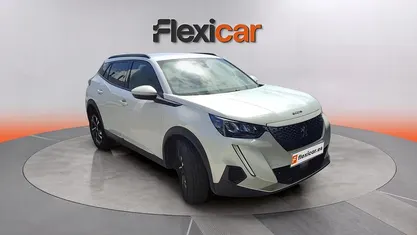 Usado Peugeot e-2008 Allure 100 kW (136 CV) 2020 Blanco SUV