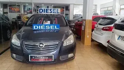 Usado Opel Insignia Edition 130 CV (95 kW) 2010 Gris / plata Berlina