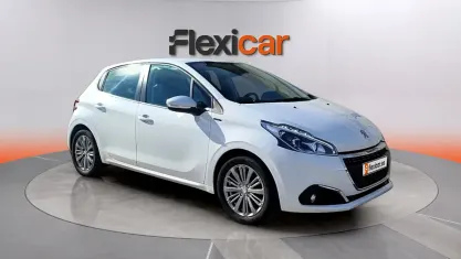 Usado Peugeot 208 Signature Sky 110 CV (80 kW) 2018 Blanco Utilitario