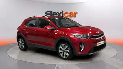Usado Kia Stonic 101 CV (74 kW) 2022 Burdeos SUV