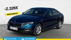 Azul Usado 2021 Skoda Octavia Ambition Berlina | 17.450 € (Precio justo)