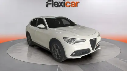 Usado Alfa Romeo Stelvio Sprint 160 CV (117 kW) 2022 Blanco SUV