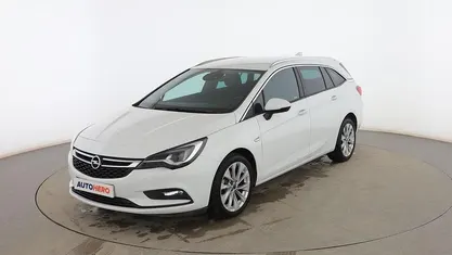 Usado Opel Astra Excellence 150 CV (110 kW) 2017 Blanco Familiar