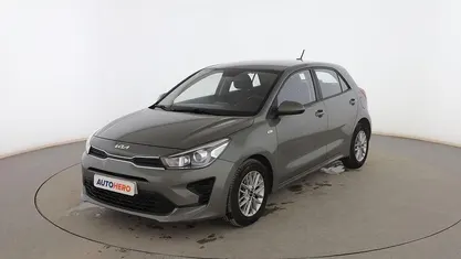 Usado Kia Rio 101 CV (74 kW) 2022 Gris Berlina