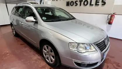 Usado VW Passat Individual 140 CV (102 kW) 2007 Gris / plata Familiar