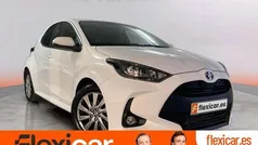 Blanco Usado 2023 Toyota Yaris Hybrid Active Utilitario | 18.770 € (Precio justo)