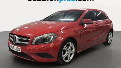 Usado Mercedes A200 Urban 136 CV (100 kW) 2014 Rojo Utilitario