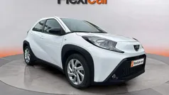 Usado 2024 Toyota Aygo Play Utilitario | 12.990 € (Precio justo)