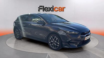 Begagnad Kia Ceed 120 HK (88 kW) 2021 Vit Halvkombi