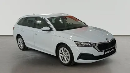 Blanco Usado 2024 Skoda Octavia G-TEC Ambition Familiar | 24.990 €
