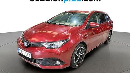 Używany Toyota Auris 136 KM (100 kW) 2018 Czerwony Kombi