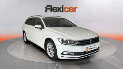 Usado VW Passat Advance 150 CV (110 kW) 2019 Blanco Familiar