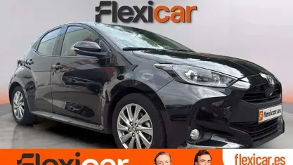 Usado Toyota Yaris Hybrid Active 116 CV (85 kW) 2022 Negro Utilitario
