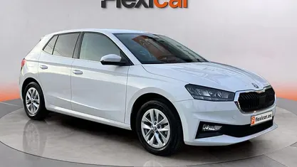 Usado Skoda Fabia Selection 95 CV (69 kW) 2024 Blanco Berlina