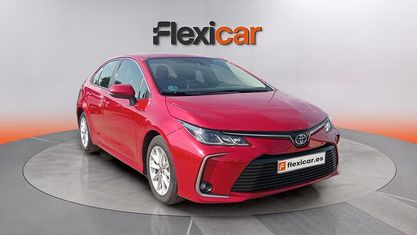 Używany Toyota Corolla Active 122 KM (89 kW) 2022 Czerwony Sedan/Limuzyna