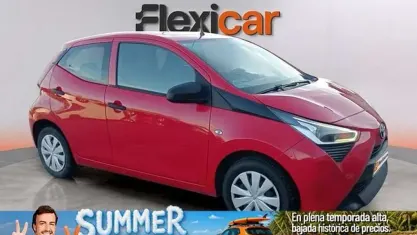 Usado Toyota Aygo X-play 72 CV (52 kW) 2022 Rojo Utilitario