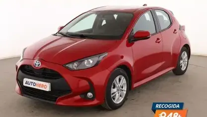 Usado Toyota Yaris Active 116 CV (85 kW) 2022 Rojo Utilitario