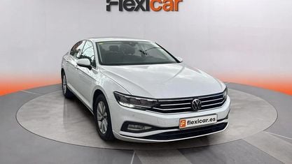Usado VW Passat 122 CV (89 kW) 2020 Gris Berlina
