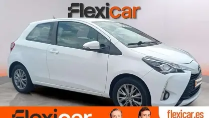 Używany Toyota Yaris 71 KM (52 kW) 2018 Biały Sedan/Limuzyna