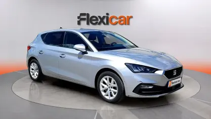 Usado Seat Leon Style 131 CV (96 kW) 2023 Gris Berlina