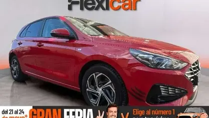 Käytetty Hyundai i30 120 HP (88 kW) 2021 Punainen Viistoperä
