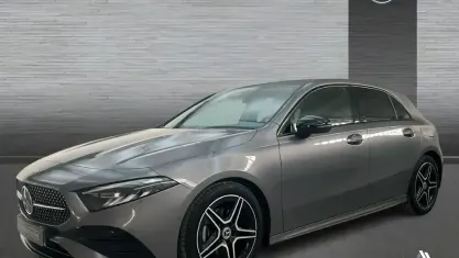 Usado Mercedes A200 AMG line 150 CV (110 kW) 2025 Gris montaña Berlina