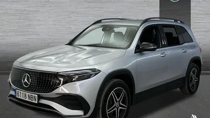 Usado Mercedes EQB250+ AMG 139 kW (190 CV) 2025 Gris / plateado SUV