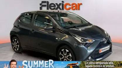 Usado Toyota Aygo X-play 72 CV (52 kW) 2021 Beige Utilitario