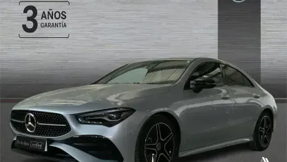 Usado Mercedes CLA200 AMG line 163 CV (119 kW) 2025 Blanco Berlina