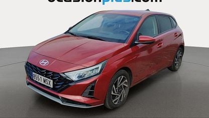 Usado Hyundai i20 101 CV (74 kW) 2024 Rojo Utilitario
