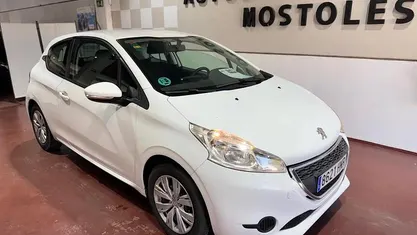 Käytetty Peugeot 208 Allure 82 HP (60 kW) 2012 Valkoinen Viistoperä