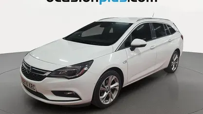 Usado Opel Astra Dynamic 125 CV (91 kW) 2018 Blanco Familiar
