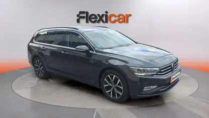 Usado VW Passat 122 CV (89 kW) 2022 Gris Familiar
