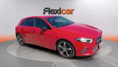Usado Mercedes A180 116 CV (85 kW) 2019 Rojo Berlina