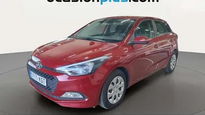 Usado Hyundai i20 101 CV (74 kW) 2018 Rojo Utilitario
