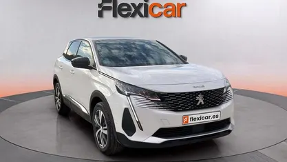 Usado Peugeot 3008 Allure 131 CV (96 kW) 2023 Blanco Monovolumen