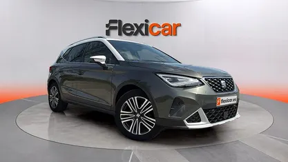 Usado Seat Arona Xperience 110 CV (80 kW) 2023 Gris SUV