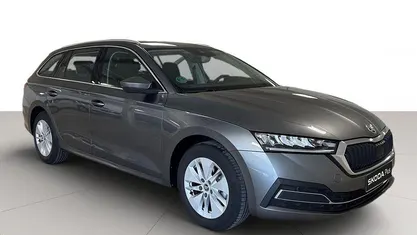 Gris Usado 2024 Skoda Octavia Ambition Familiar | 26.990 € (Precio justo)