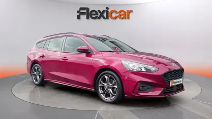 Usado Ford Focus ST-Line 150 CV (110 kW) 2019 Rojo Familiar