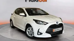 Blanco Usado 2021 Toyota Yaris Hybrid Active Berlina | 15.590 € (Precio justo)