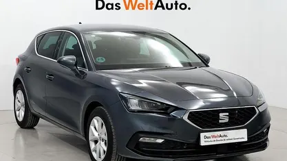 Gris Usado 2025 Seat Leon Style Berlina | 19.900 € (Precio justo)