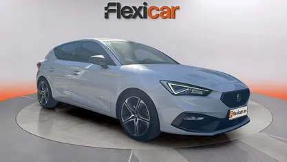 Usado Seat Leon FR 150 CV (110 kW) 2021 Blanco Utilitario