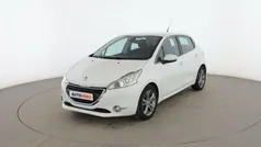 Blanco Usado 2015 Peugeot 208 Allure Utilitario | 8399 € (Precio justo)