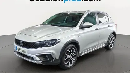 Usado Fiat Tipo Cross 131 CV (96 kW) 2023 Gris Utilitario