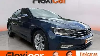Usado VW Passat Executive 150 CV (110 kW) 2020 Azul Berlina